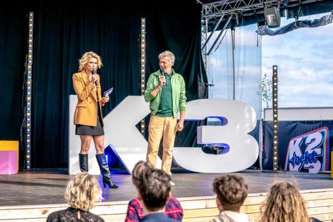 Kürt en Tooske zorgen er zaterdag mee voor dat de vijftien kandidaten helemaal klaar zijn voor de liveshows vanaf 23 oktober. (foto VTM)