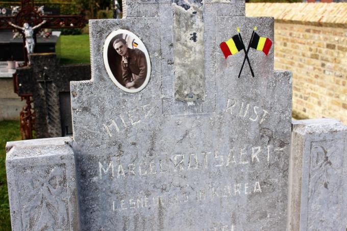 Het graf van Marcel Rotsaert bevindt zich op de begraafplaats van Ettelgem.