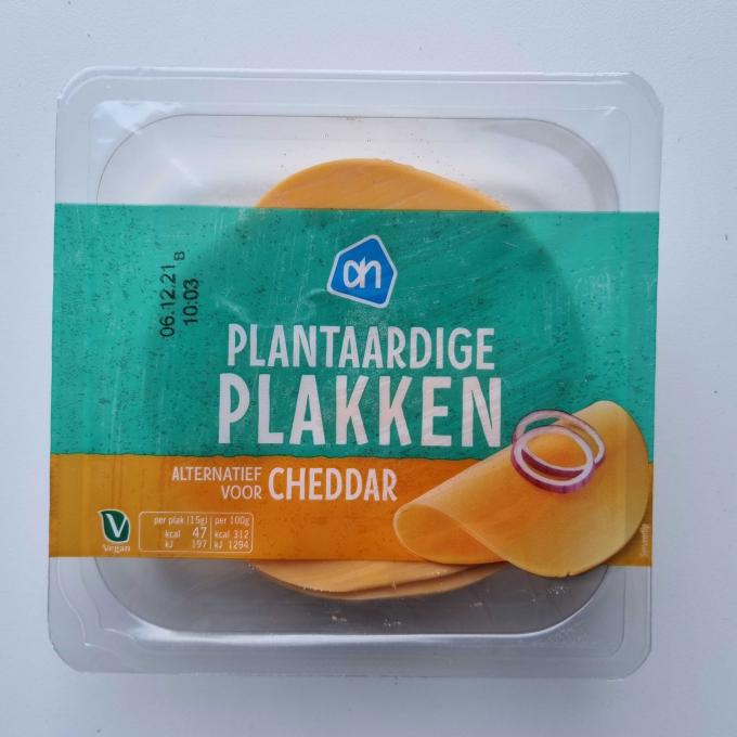 Plantaardige plakken - alternatief voor cheddar - van Albert Heijn