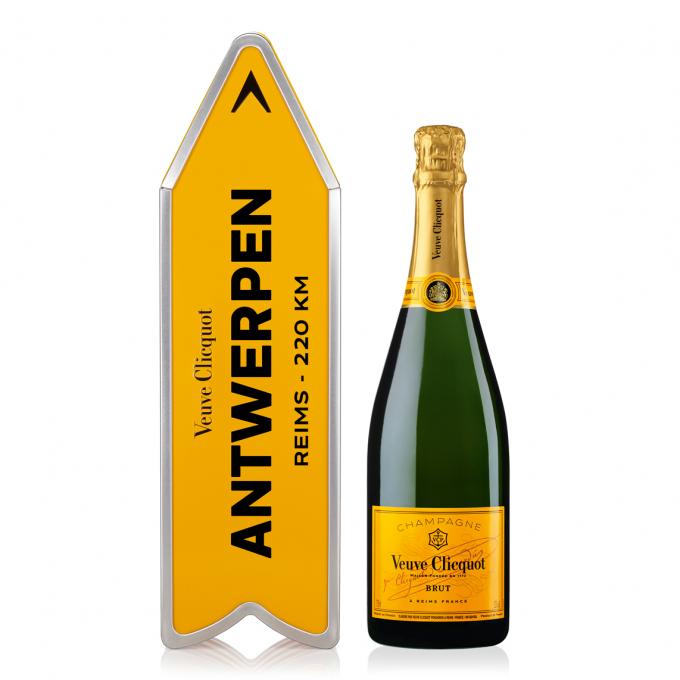 Feestverpakking met fles champagne Veuve Cliquot Arrow