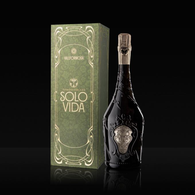 Een fles Tomorrowland-schuimwijn Solo Vida