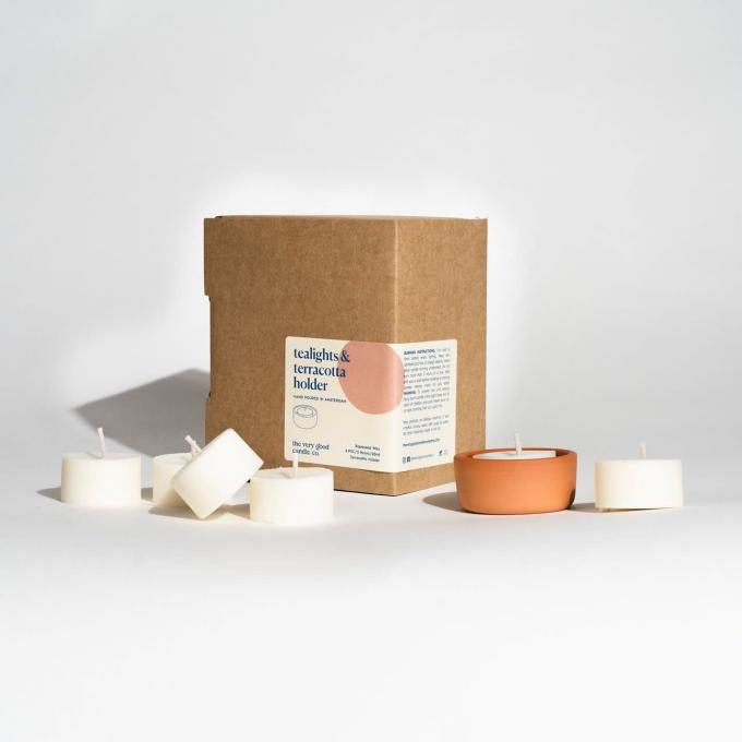 Cadeaubox met geurkaarsjes en terracotta houdertje