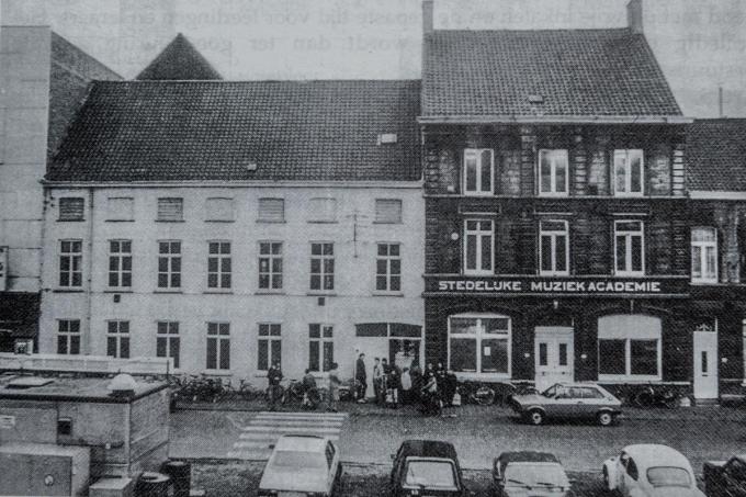 Hier in de Gasstraat, in een voormalige pianofabriek, groeide de muziekschool uit tot de grootste academie van Vlaanderen.