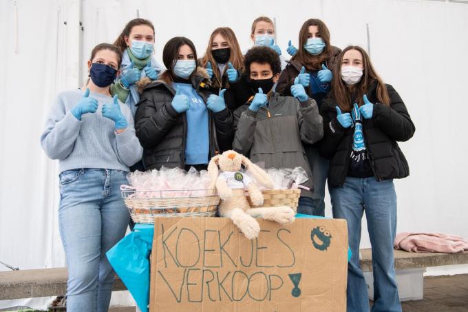 Deze leerlingen stonden in voor de succesvolle actie. Justine staat rechts op de foto. (foto Frank)