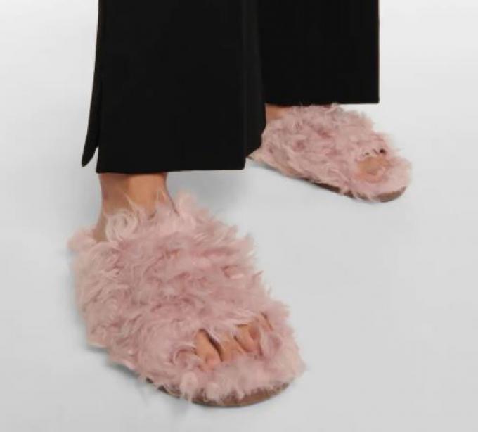 Pluizige slippers in roze faux-fur