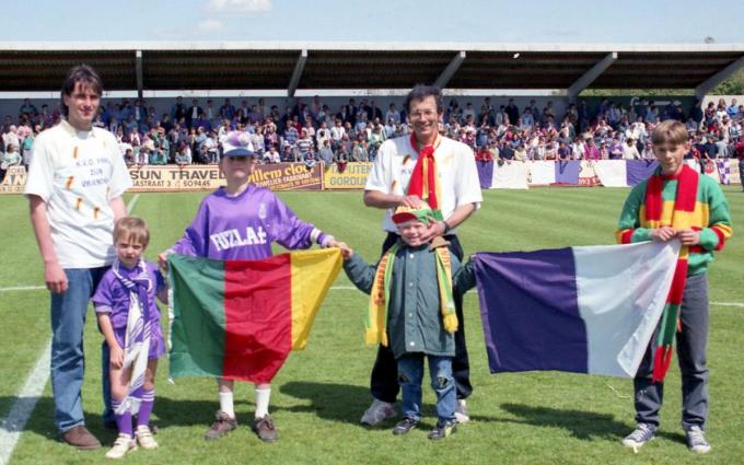 Marc Deweert stichtte in 1992 de actie ‘KVO-fans zijn vrienden’ en dat was de voorloper van de stewardwerking in de Belgische voetbalstadions. (foto FRO)