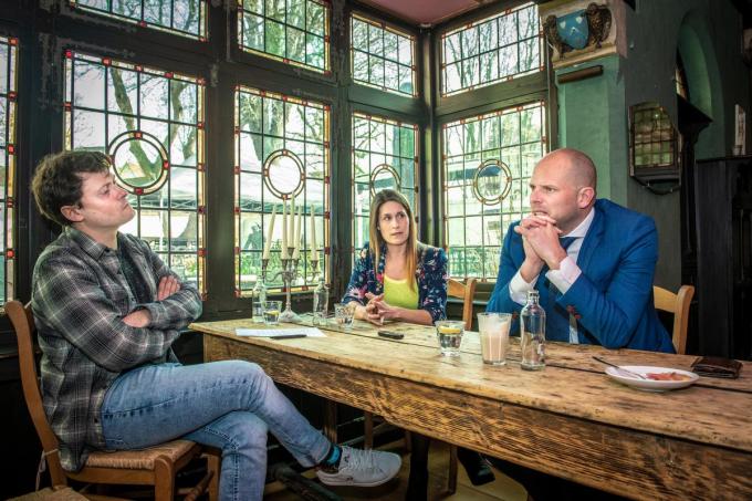 Maaike De Vreese en Theo Francken in gesprek met journalist Paul Cobbaert.