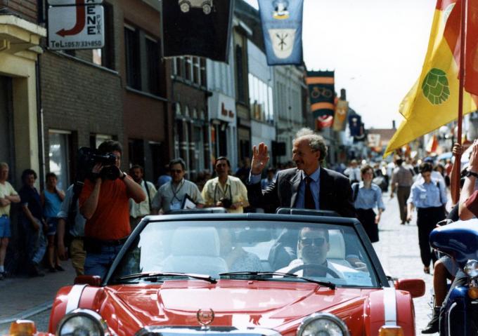 Op 24 mei 1992 werd Dirk Frimout als een held verwelkomd in zijn thuisstad Poperinge.