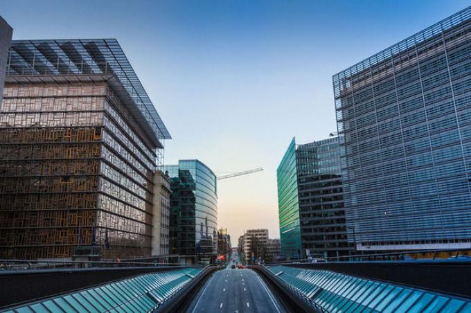 ‘Triomfboog in Washington versus Europese wijk in Brussel? Trump kiest voor beeld zonder inhoud, Europa voor inhoud zonder beeld’