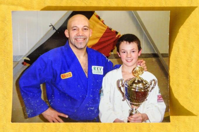 Yves Lampaert met judotrainer Geert Bossu. “Je eerste liefde is degene die je het best herinnert. Met judo is dat ook zo.“ (gf)