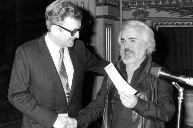 Frank Van Acker met acteur Jaak Vissenaken, toen die de Van Acker-prijs won in 1980.