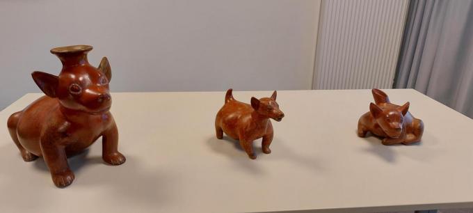 De drie precolumbiaanse beelden. (foto svk)