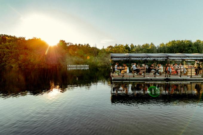 Un tête-à-tête sur l’eau - Dinner On The Lake