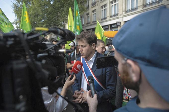 Le secrétaire national d’Europe Ecologie Les Verts, Julien Bayou, est le premier à avoir scellé l’accord électoral pour les législatives avec La France insoumise.
