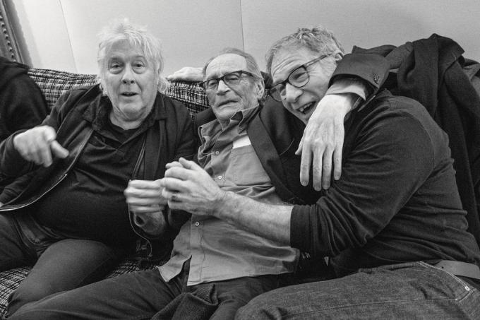 Parijs, 2020. De vrienden van de kust: Arno, Paul Couter en Danny Willems. ‘Zie ons hier zitten, zeventigers.’
