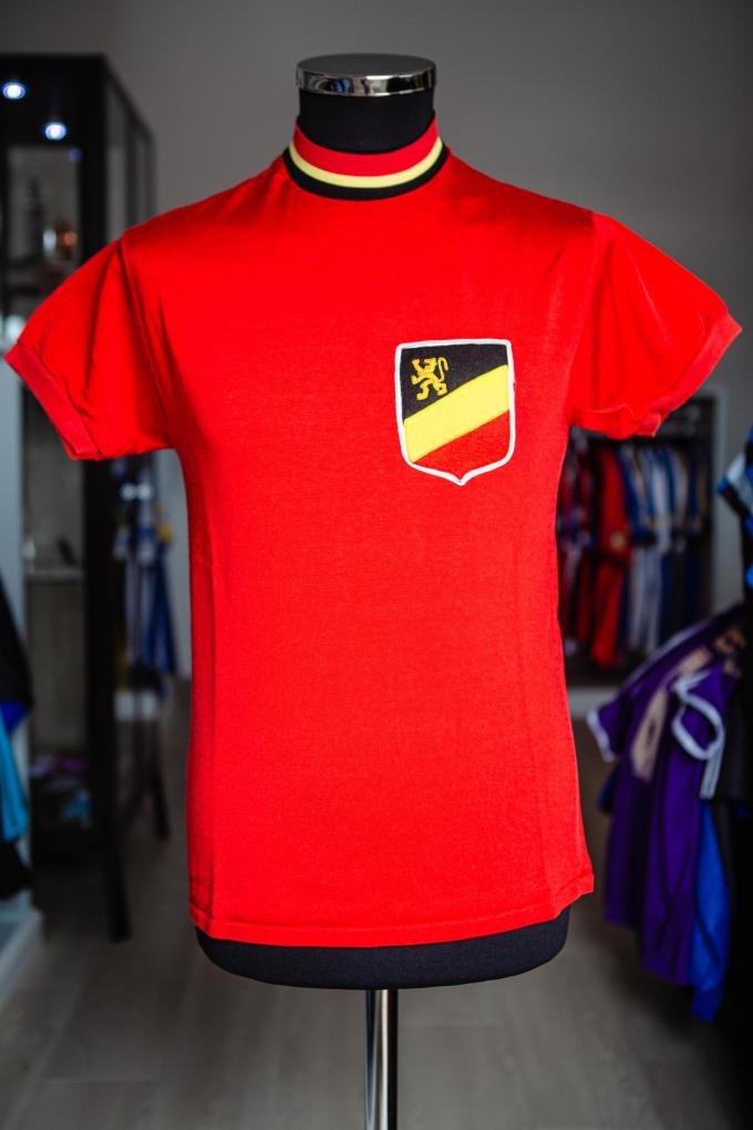 Een Rode Duivels-shirt van Roger Van Gool.