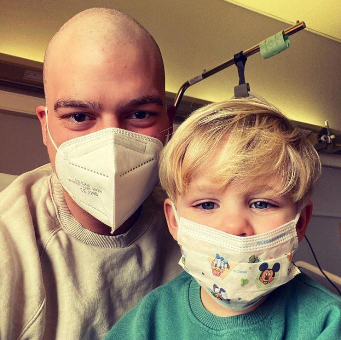 Zoontje Julien steunt papa tijdens zijn gevecht met lymeklierkanker.