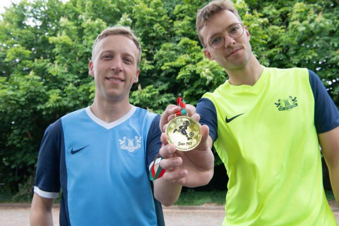 Klaas Van Dorpe (links) en Arne Sabbe met de gouden WK-medaille.
