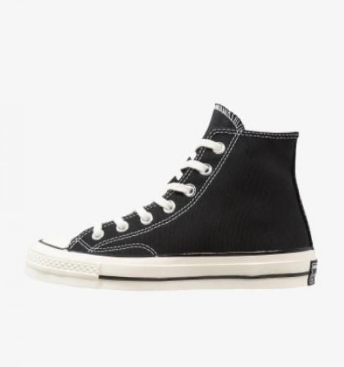 Klassieke zwarte Converse-sneakers in zwart