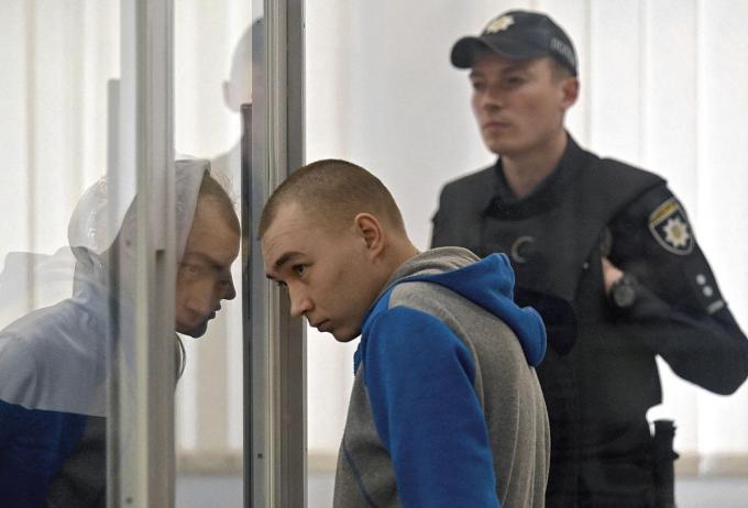 Le sous-officier russe Vadim Chichimarine, jugé à Kiev, a été condamné, le 23 mai, à la prison à vie pour avoir tué un civil ukrainien.