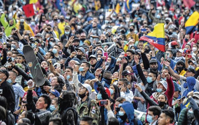 En avril 2021, une partie de la population colombienne s’est soulevée contre un projet de réforme fiscale du gouvernement de droite, et contre les inégalités sociales.