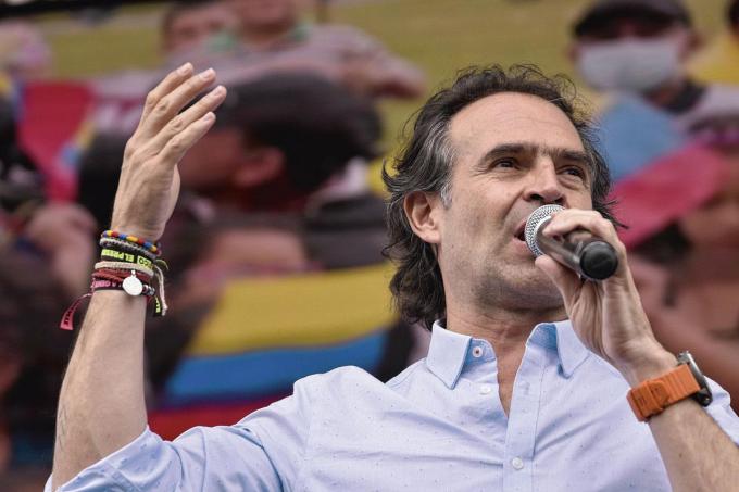 Le candidat Federico Gutiérrez (à g.) et le président sortant Iván Duque (ci-dessous): la fin de l’hégémonie de droite en Colombie?