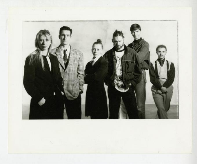 Une photo d’archive de 1986. De gauche à droite: Marina Yee, Dries Van Noten, Ann Demeulemeester, Walter Van Beirendonck, Dirk Bikkembergs et Dirk Van Saene.