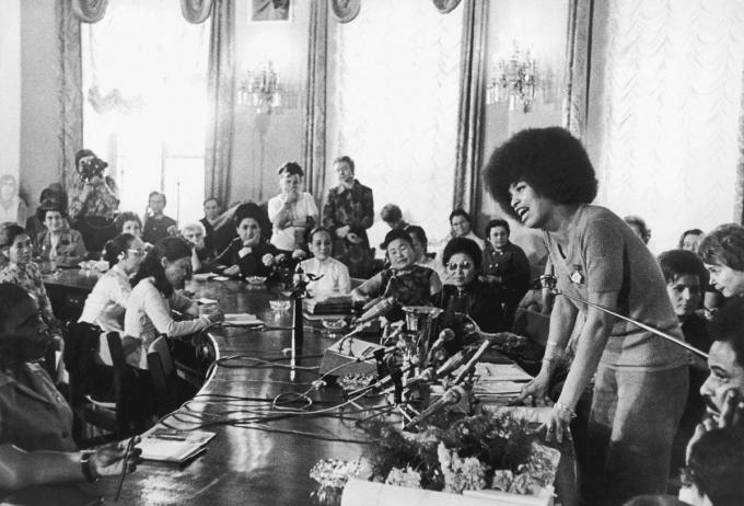 De Moscou, en 1972, à Bruxelles, en 2022. «J’ai l’impression d’être un disque rayé, de ne cesser de me répéter depuis tant d’années, tandis que les discriminations de race et de sexe persistent», regrette la militante.