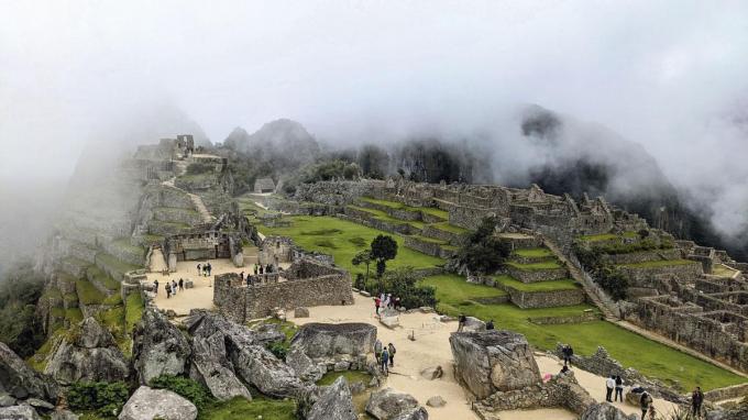 Afzien op de trappen van Machu Picchu in Peru.