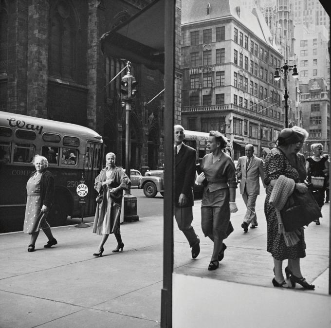 Dans la rue, la photographe amateur réussit à capter les heureux hasards et à déclencher au moment opportun.