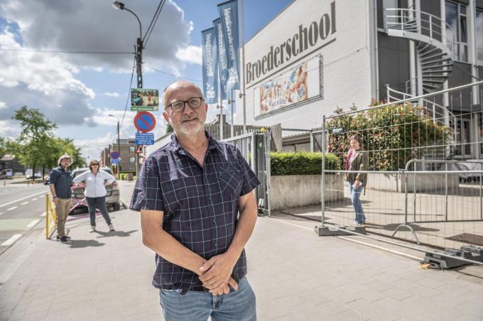 Bart George voor de Broederschool waarvoor hij door het vuur zou gaan.