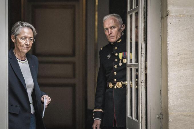La Première ministre Elisabeth Borne, fragilisée depuis sa nomination, menacée depuis les élections.