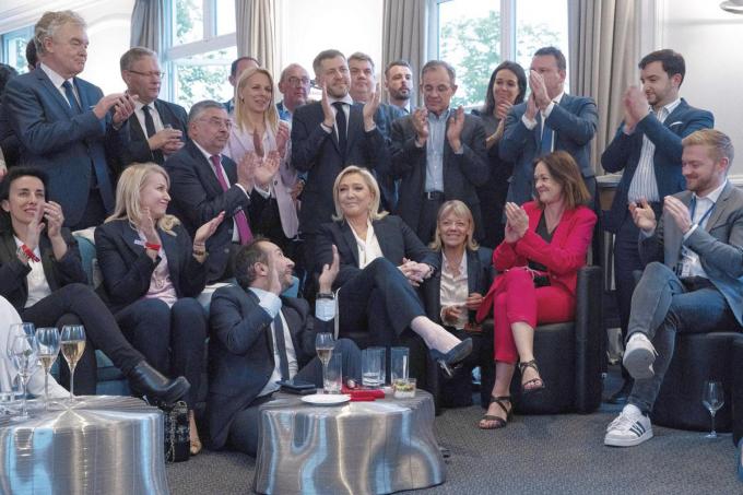 Marine Le Pen voit le nombre des députés du RN multiplié par onze et leur implantation s’étendre à de nouveaux territoires.