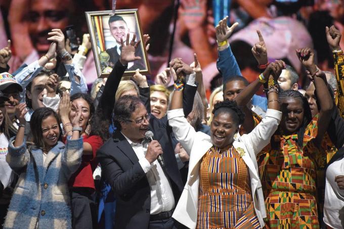 Le président Gustavo Petro et la vice-présidente Francia Márquez, un ticket gagnant pour un tournant historique en Colombie.