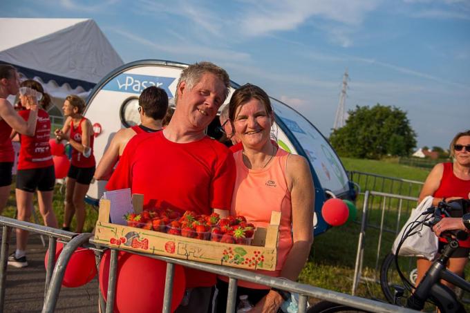Bert De Caluwé en Dominique Zomerlinck gingen vorig jaar met drie bakjes aardbeien aan de haal.