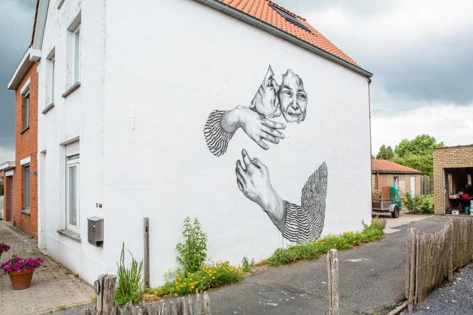Een muurschildering van Frieke in de Watergangstraat in Dudzele.