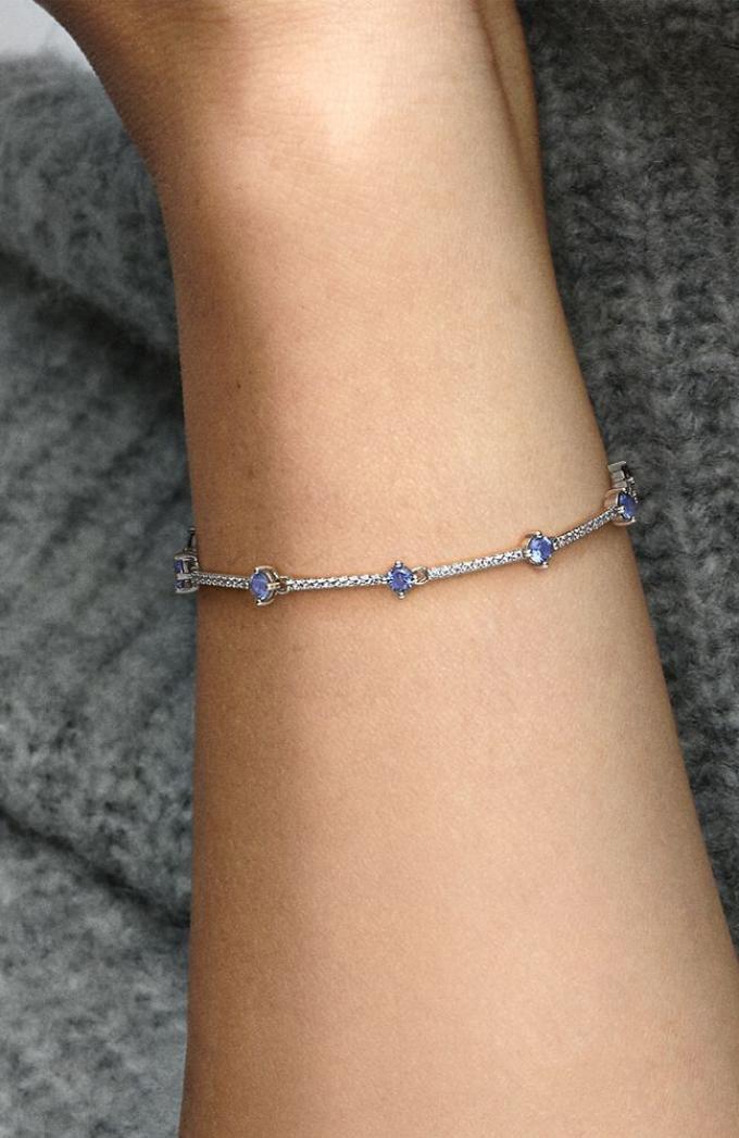 Zilveren armband met blauwe stenen