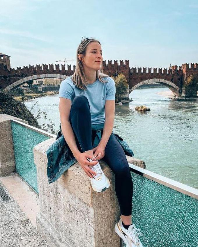 Kim Mestdagh aan de Ponte Scaligero in Verona. (gf)