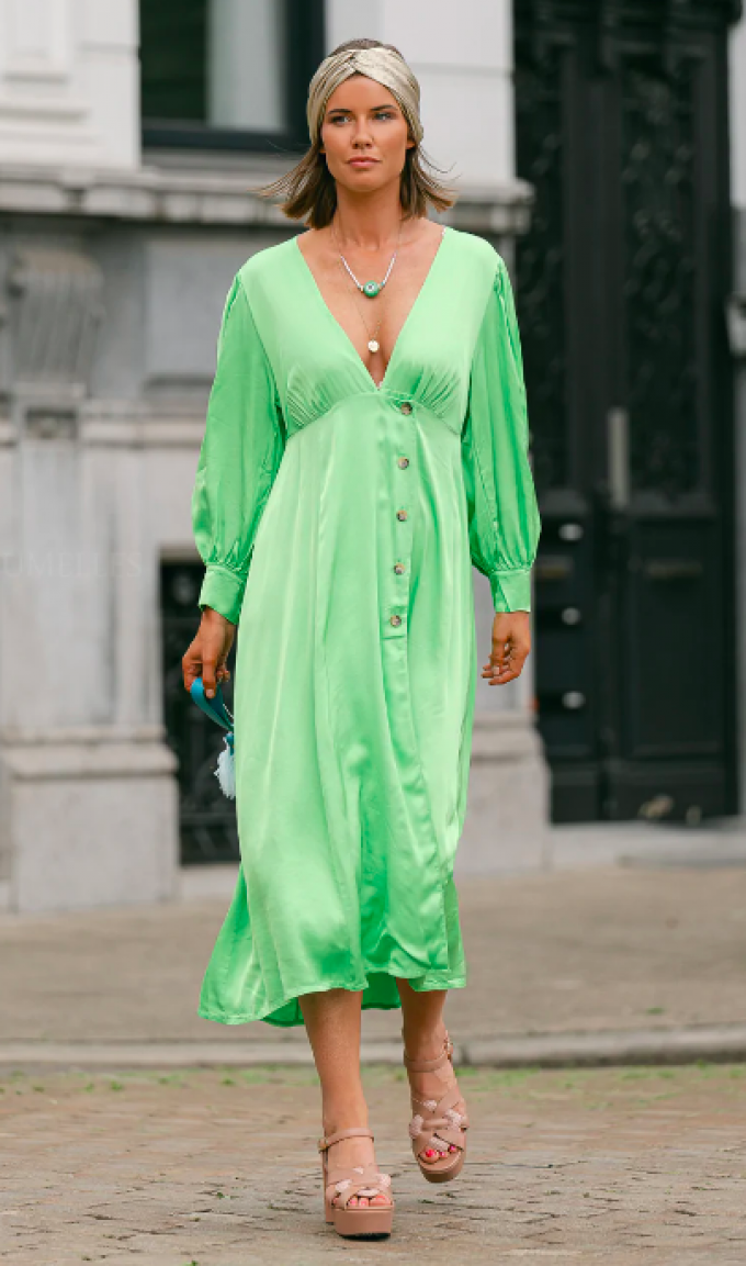 Munt-groene jurk met V-hals