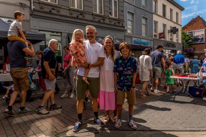 Ronald Verstraete en Eveline Dejonckheere samen met kinderen Thor en Jutta.