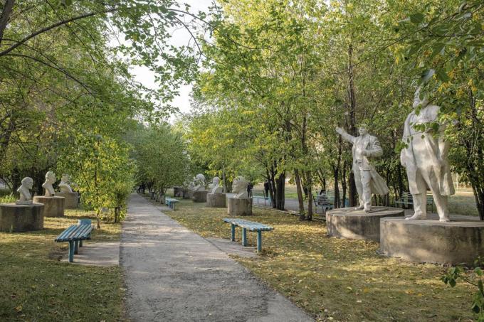 SEMIPALATINSK (NU SEMEY) Communistische beelden werden verbannen naar het Leninpark.