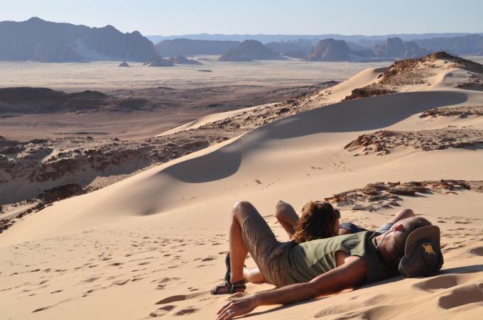 Moment van stilte in de Sinaïwoestijn