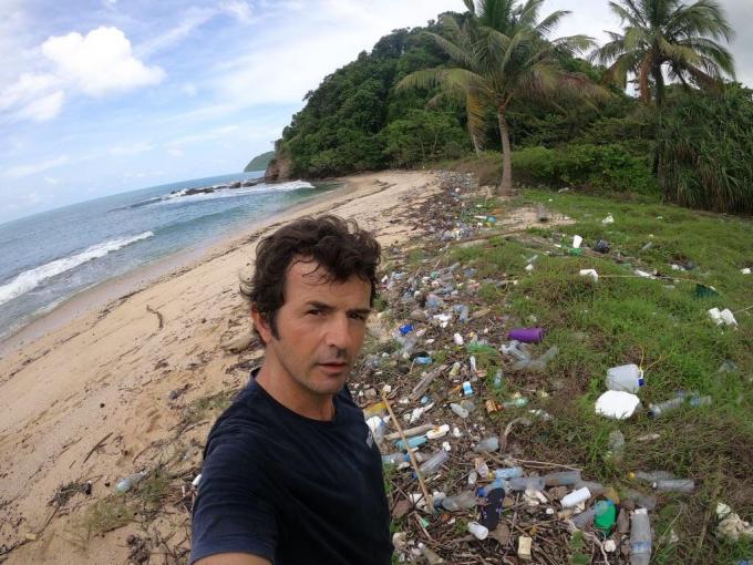 Le plastique océanique peut passer jusqu'à dix ans en mer avant de s'échouer sur les plages.