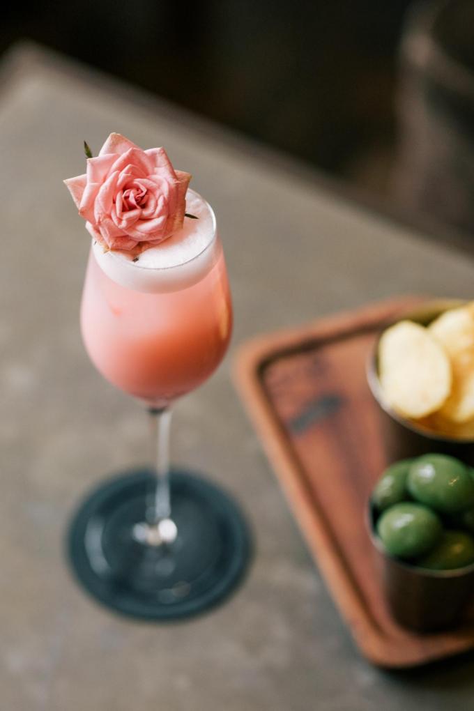 Le cocktail de l'Amigo inspiré du tapis de fleurs.