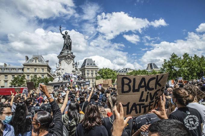 «Notre objectif est de démonter les inégalités pour intégrer le pacte universaliste», explique Aya Cissoko à propos des manifestations contre le racisme, comme ici, à Paris, en juin 2020.