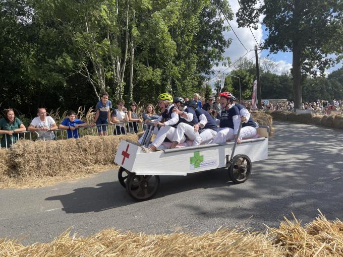 De makers van de zeepkisten toonden zich bijzonder creatief en kwamen op de proppen met opvallende, kleurrijke en misschien ook wel snelle zeepkisten.