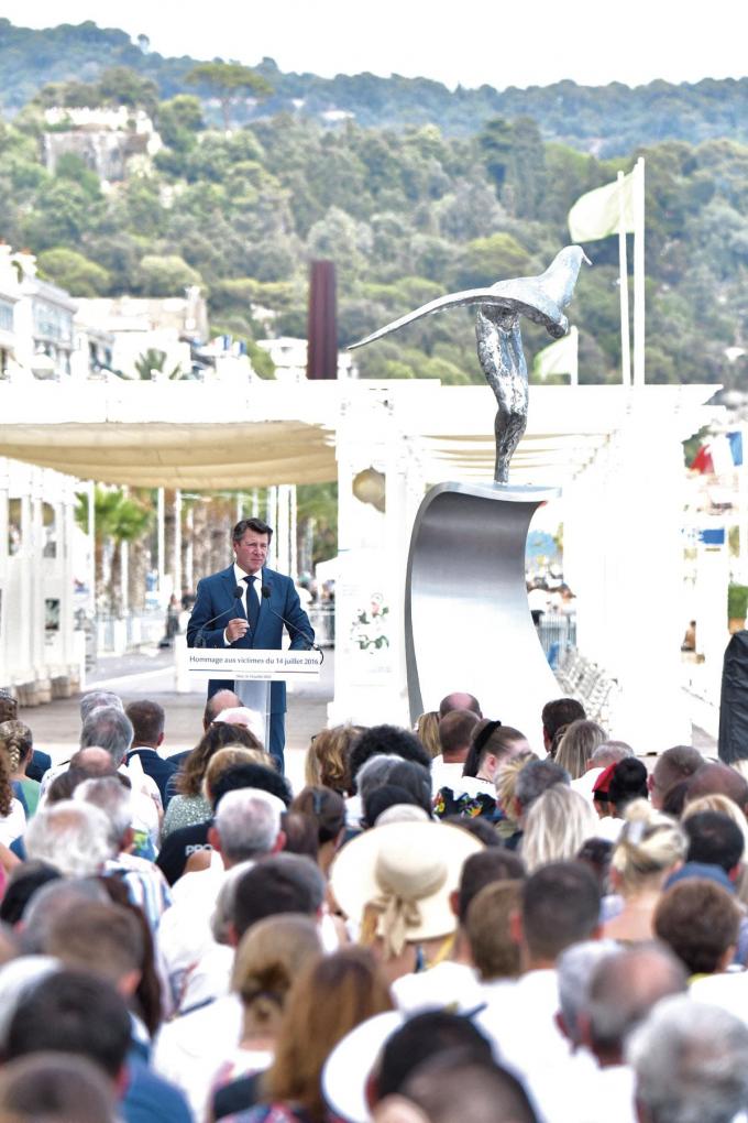 A l’occasion du sixième anniversaire de l’attentat de Nice, une œuvre mémorielle, L’Ange de la baie, a été dévoilée en hommage aux victimes.