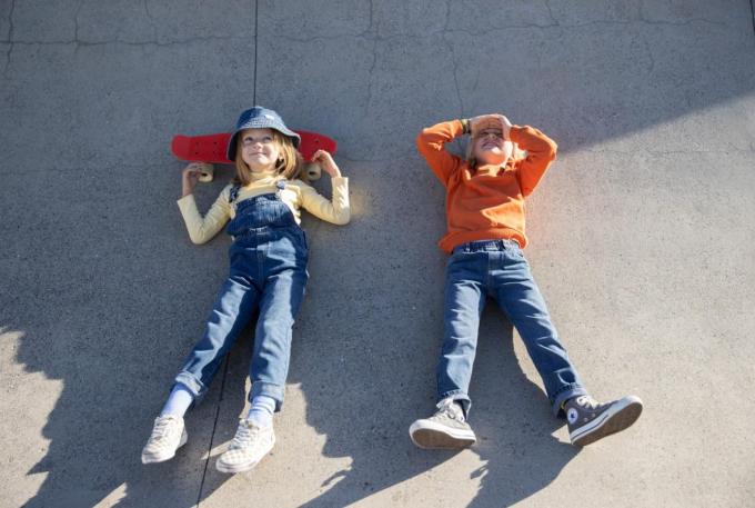 Het duurzame Belgische jeanslabel HNST werkt nu ook samen met het Belgische kinderlabel Filou&Friends. jeans: van 34,90 euro tot 45,90 euro, afhankelijk van de maat, salopette: van 49,90 euro tot 62,90 euro.