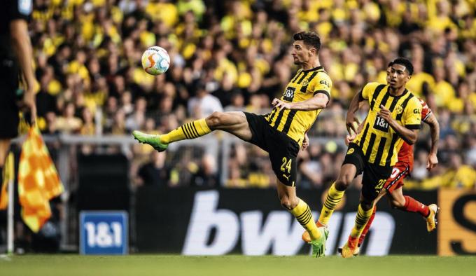 Thomas Meunier in actie voor Borussia Dortmund: 'Inzet is verbonden met de ziel van deze club.'