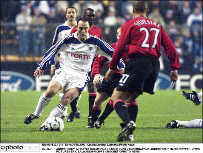 1 Yves Vanderhaeghe en action lors de la victoire mauve face à ManU.